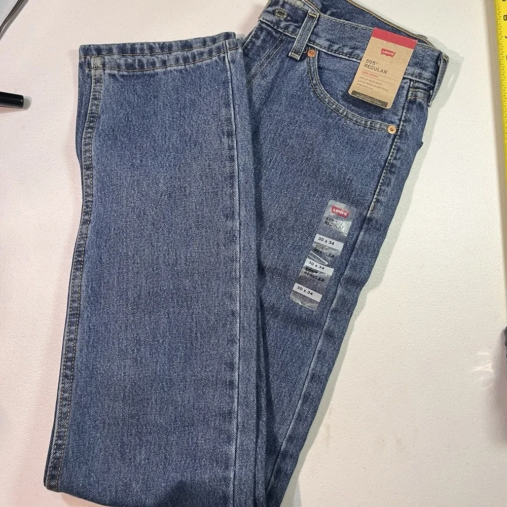 New! Levi's 505 Regular Fit Jeans SIZE 30x34 Blue Straight Leg Classic Denim NWT